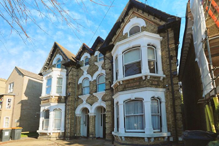 1 Bedroom Flat For Sale In Chaucer Road, Bedford, MK40