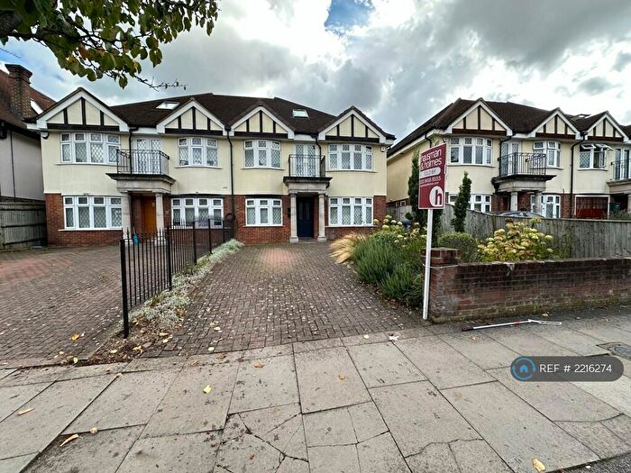 6 Bedroom Semi-Detached House To Rent In Sinclair Grove, London, NW11