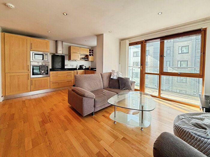 2 Bedroom Flat To Rent In Mcclintock House, The Boulevard, Leeds, West Yorkshire, LS10