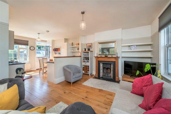 2 Bedroom Flat To Rent In Colston Road, East Sheen, London, SW14