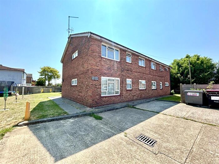 2 Bedroom Flat To Rent In Stevens Close, Canvey Island, SS8