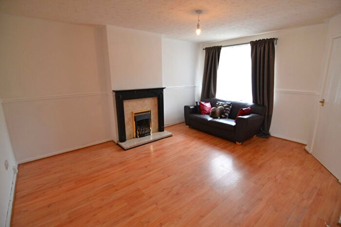 3 Bedroom Semi-detached House To Rent In Julie Croft, Bilston, WV14