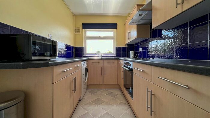 1 Bedroom Flat To Rent In Carlton Court, Gresham Road, Staines Upon Thames, TW18