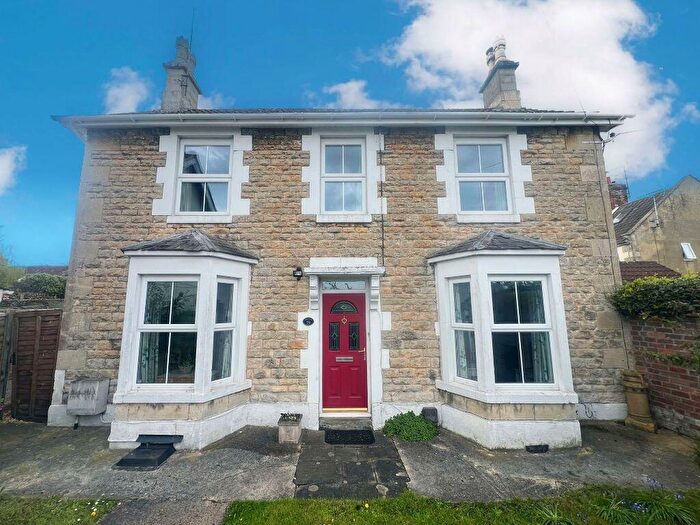 4 Bedroom Detached House For Sale In North Street, Calne, SN11