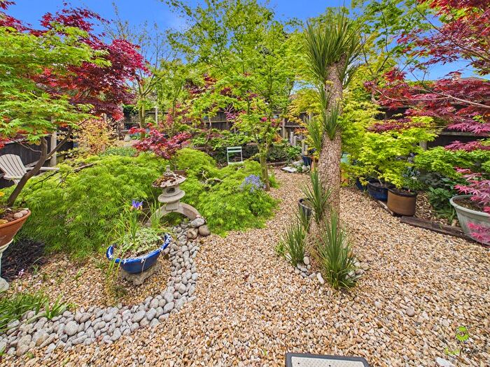 2 Bedroom Detached Bungalow For Sale In Little Heath Road, Bexleyheath, Kent, DA7