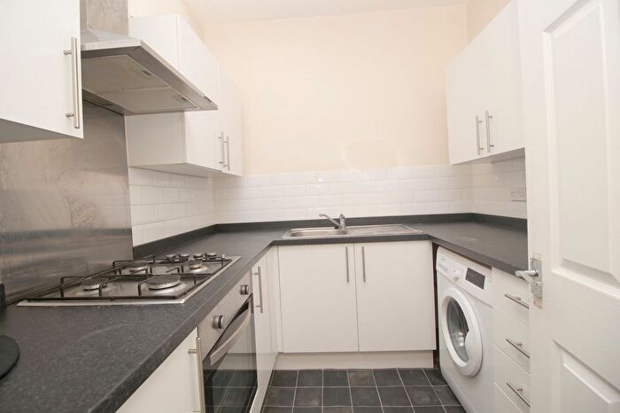1 Bedroom Flat To Rent In The Drive, Ilford, Essex, IG1