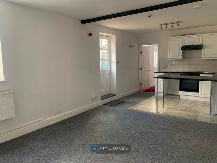1 Bedroom Flat To Rent In Sidmouth Street, Devizes, SN10