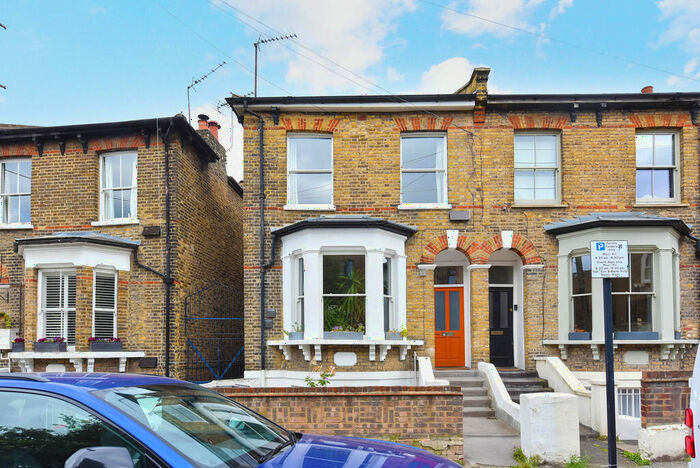 1 Bedroom Apartment To Rent In Brookfield Road, E9