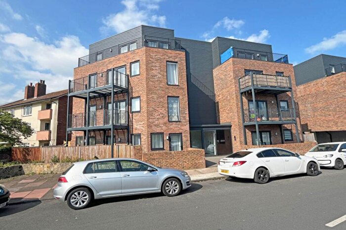 2 Bedroom Flat For Sale In Langney Road, Eastbourne, BN22