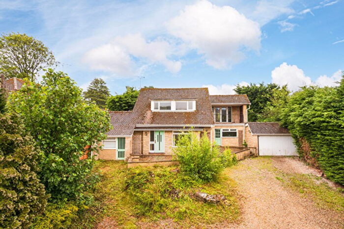 5 Bedroom Detached House For Sale In Long Lane, Shaw, RG14