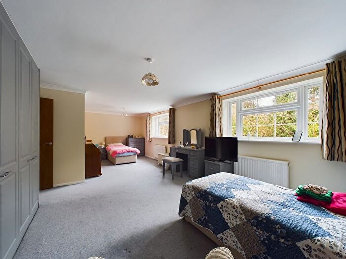 4 Bedroom Detached House For Sale In The Finches, Hitchin, SG4