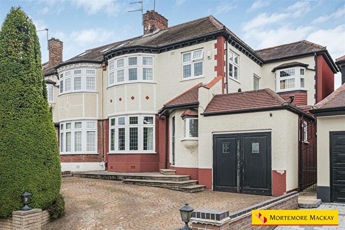 4 Bedroom Semi Detached House For Sale In Green Moor Link, London, N21