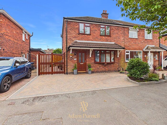 3 Bedroom Semi-detached House For Sale In Colts Close, Burbage, LE10