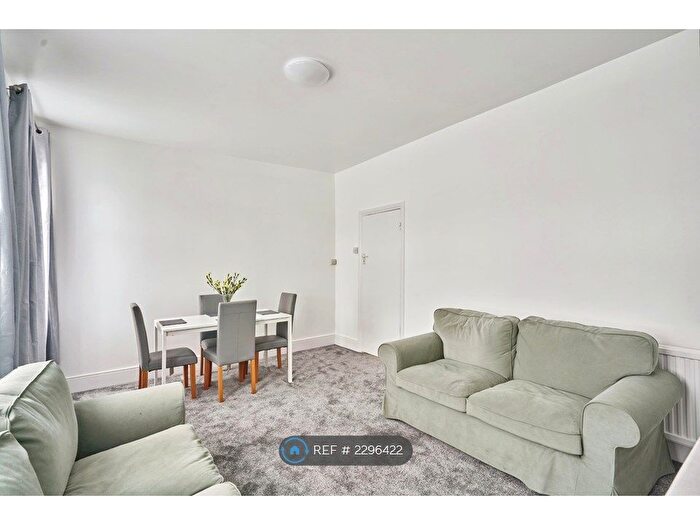 2 Bedroom Flat To Rent In Empress Avenue, Ilford, IG1