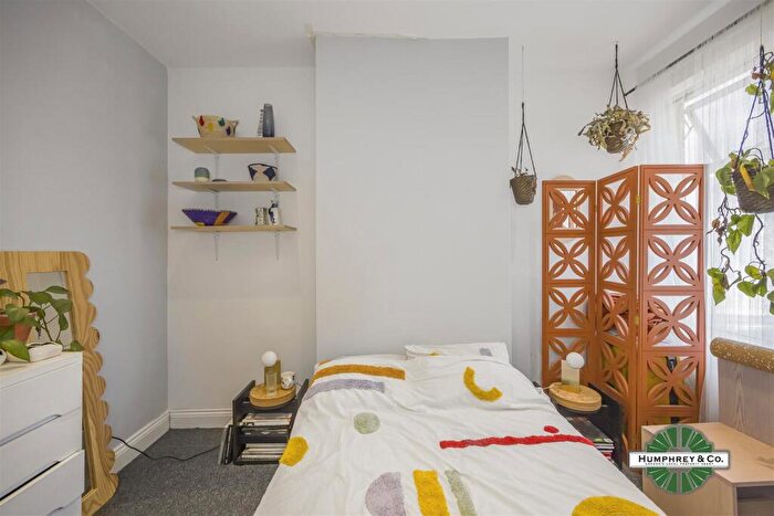 1 Bedroom Flat To Rent In Field Close, London, NW2