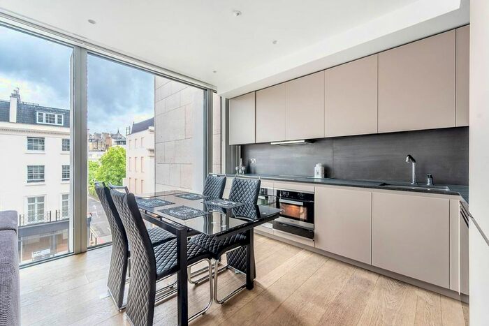 2 Bedroom Flat To Rent In Buckingham Palace Road, Victoria, London, SW1W