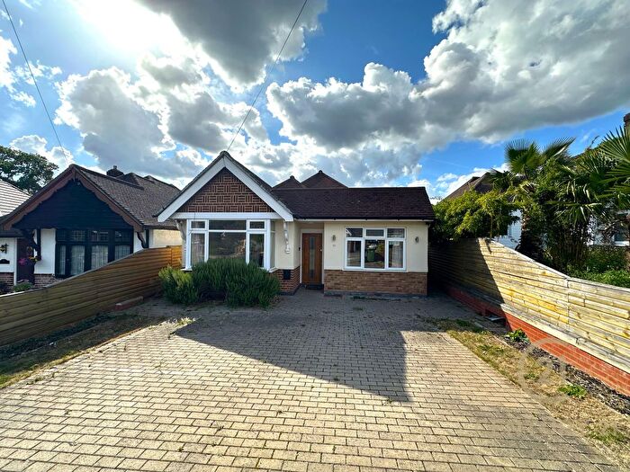 4 Bedroom Bungalow For Sale In The Warren, Worcester Park, KT4
