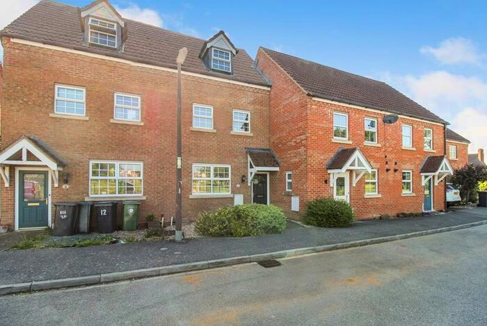 3 Bedroom Terraced House To Rent In Osprey Close, Sandy, SG19