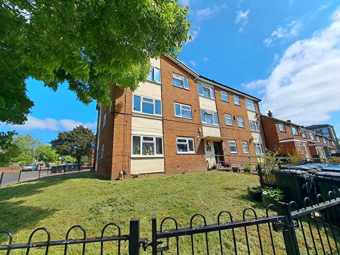 2 Bedroom Flat To Rent In Hewitt Close, Lichfield, Staffordshire, WS13