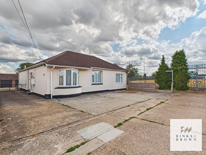 4 Bedroom Detached House For Sale In Pembroke Avenue, Corringham, Essex, SS17