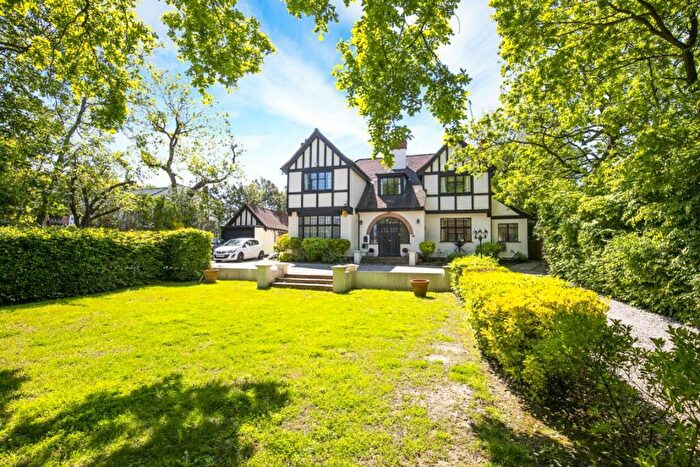 5 Bedroom House To Rent In Chigwell, IG7