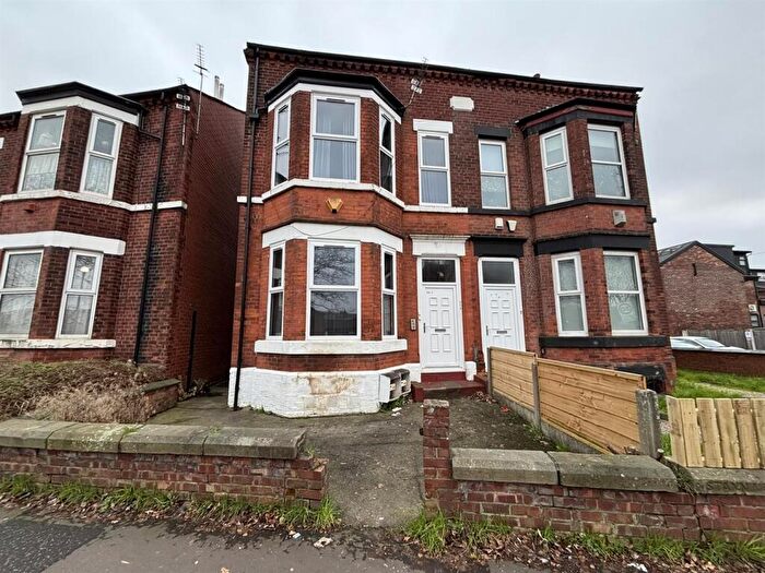 2 Bedroom Private Hall To Rent In Dickenson Road, Fallowfield, Manchester, M14
