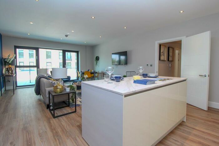 2 Bedroom Flat To Rent In Whitewater House, Bayscape, Cardiff Marina, CF11