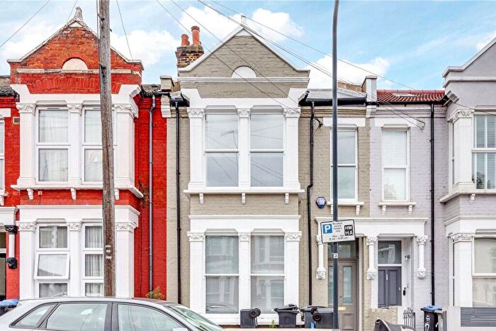 2 Bedroom Flat To Rent In Burns Road, Harlesden, NW10