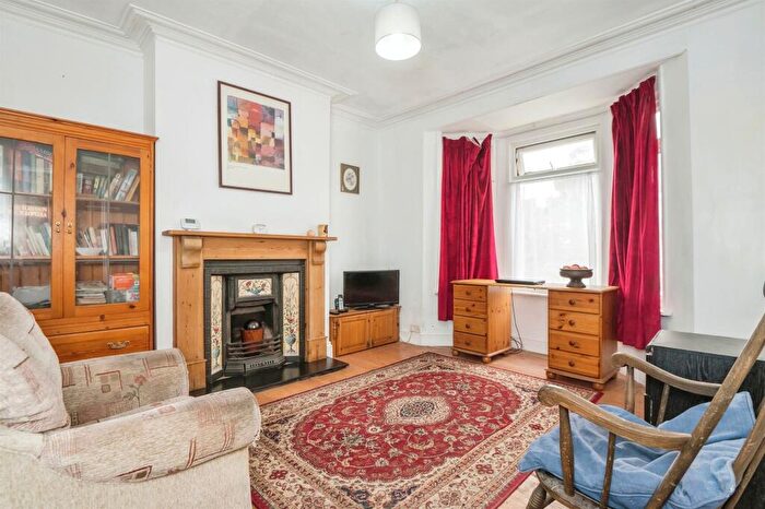 3 Bedroom Terraced House For Sale In Broadlands Road, Southampton, SO17
