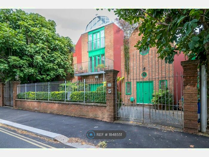 Studio To Rent In Morecambe Street, London, SE17