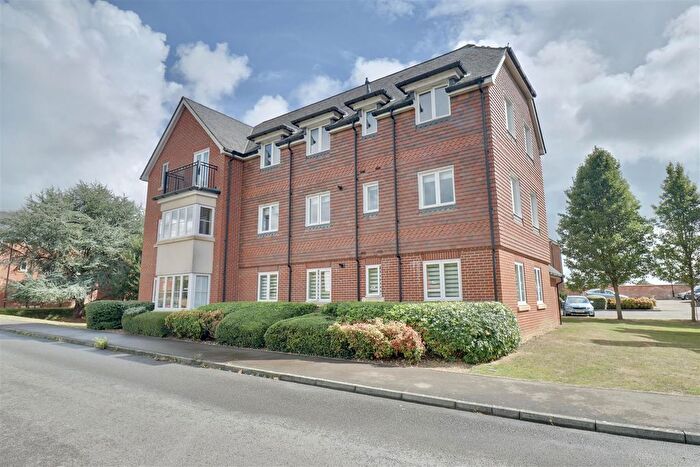 2 Bedroom Flat For Sale In Portland Way, Knowle, Hampshire, PO17