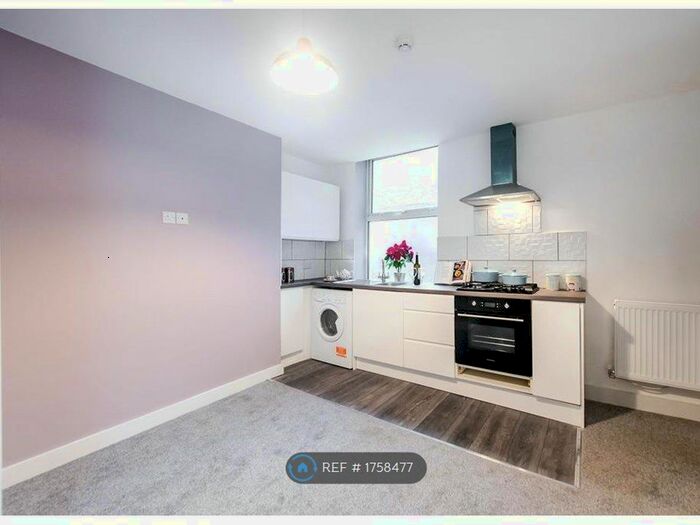 1 Bedroom Flat To Rent In Retiro Street, Oldham, OL1