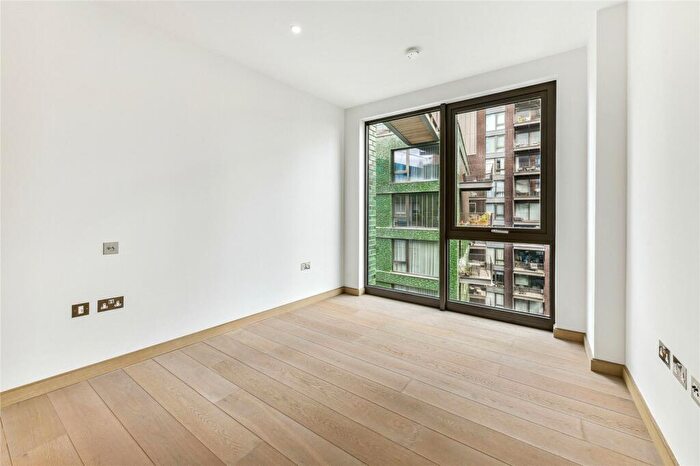 2 Bedroom Apartment To Rent In Viaduct Gardens, London, SW11