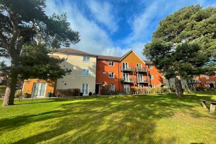 2 Bedroom Flat To Rent In Pine Tree Close, Burntwood, WS7