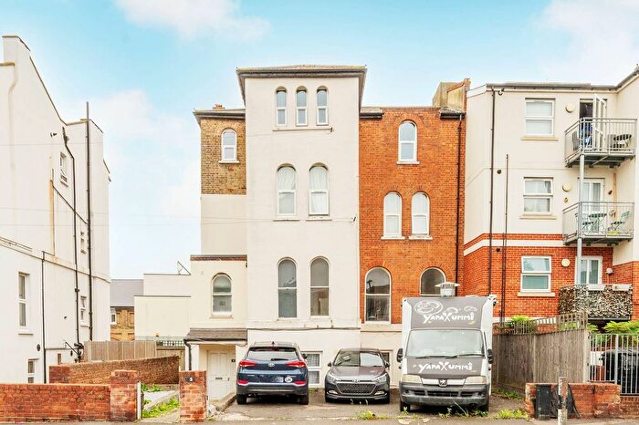 3 Bedroom Flat To Rent In Cargreen Road, South Norwood, London, SE25