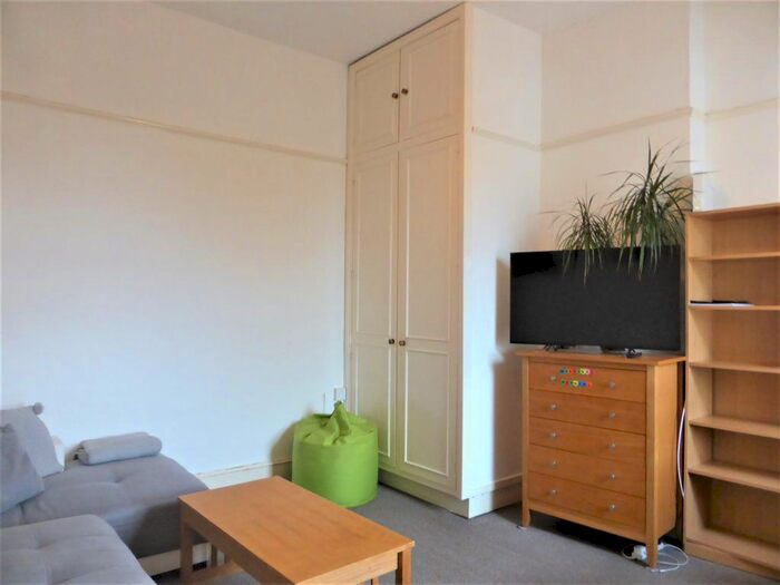 1 Bedroom Flat To Rent In Raphael Road, Hove, BN3