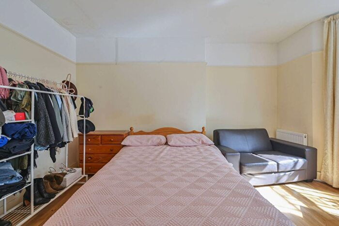 Studio To Rent In Cheniston Gardens, London, Kensington, London, W8