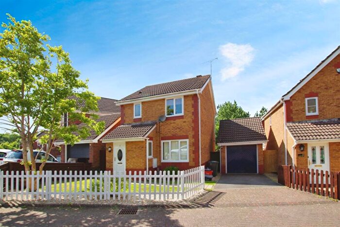3 Bedroom Detached House For Sale In Exmoor Close, Taw Hill, Swindon, SN25