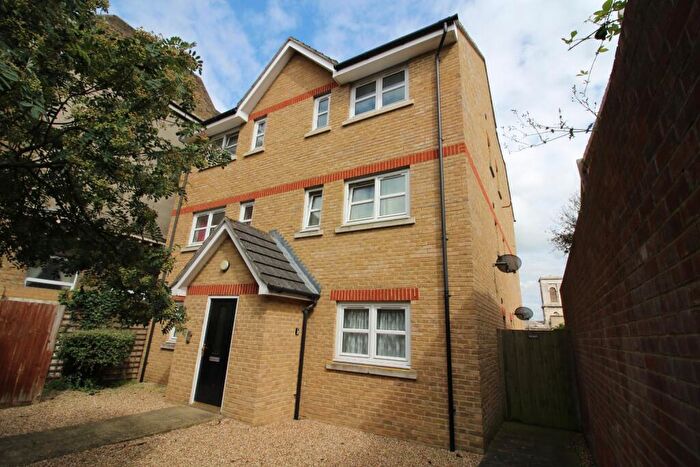 1 Bedroom Flat To Rent In Danielson Court, Manor Road, Chatham, Kent, ME4
