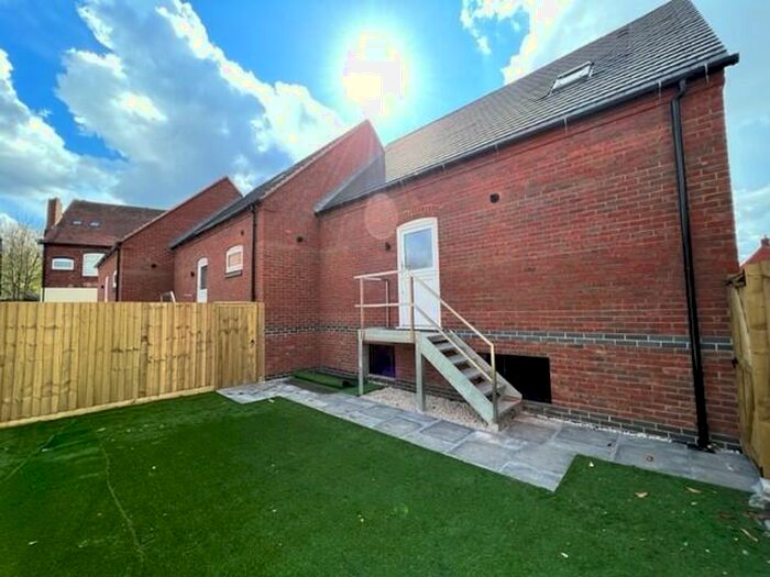 1 Bedroom Town House To Rent In Quarry Hill, Wilnecote, B77