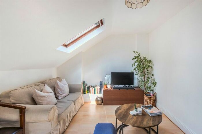 2 Bedroom Flat To Rent In Coverton Road, London, SW17