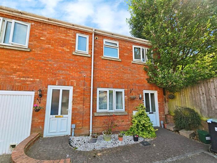 2 Bedroom Apartment To Rent In Fitzwilliam Court, Rushden, Northants, NN10