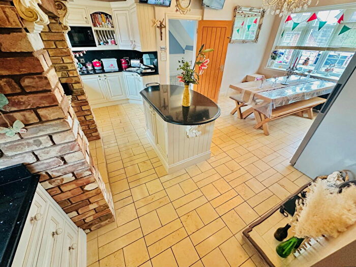 4 Bedroom Detached House For Sale In Brick Kiln Lane, Gornal Wood, DY3