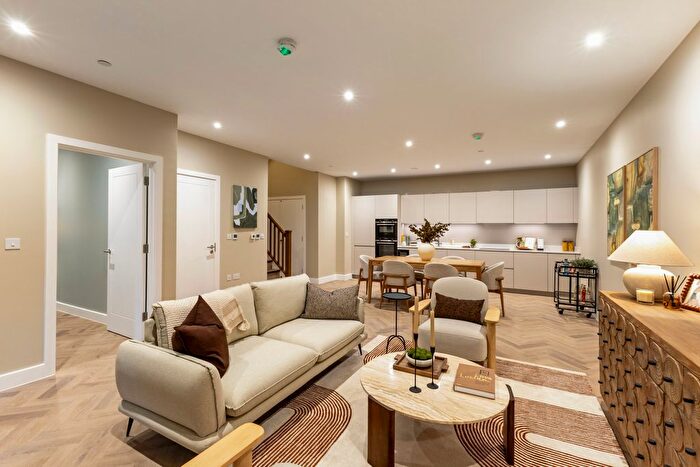 2 Bedroom Flat For Sale In Wimbledon Place, The Broadway, London, SW19