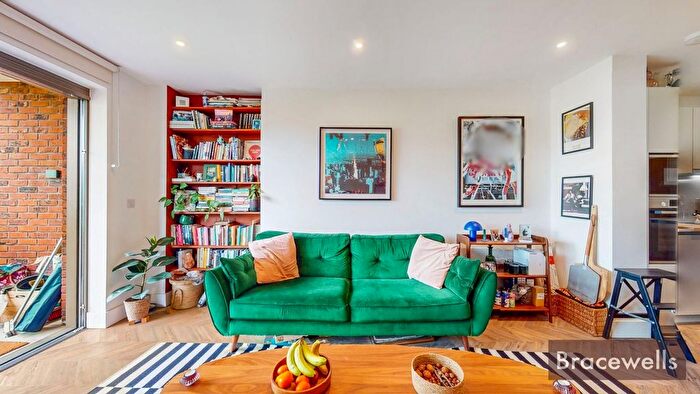 1 Bedroom Flat To Rent In Sudbourne Road, London, SW2