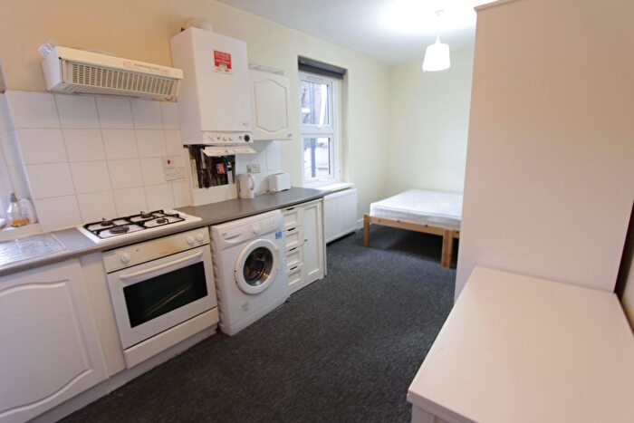 Studio To Rent In North End Road, London, W14