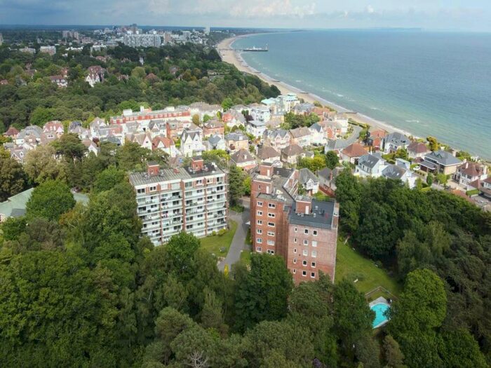 2 Bedroom Apartment To Rent In Sandbourne Road, Alum Chine, BH4