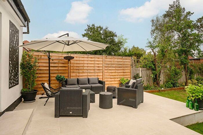 5 Bedroom Semi-Detached House For Sale In Malden Park, New Malden, KT3