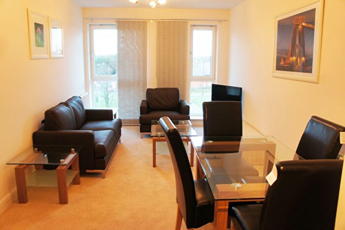 2 Bedroom Flat To Rent In Page Court, Commonwealth Drive, Three Bridges, Crawley, RH10