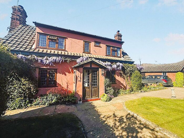 2 Bedroom Detached House For Sale In Swan Lane, Westerfield, Ipswich, IP6